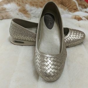 EUC Cole Haan Nike Air Gold Flats